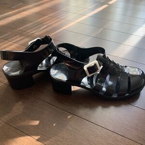 In trend Jelly sandals!